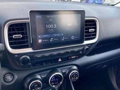 Used 2025 Hyundai Venue SEL FWD image 34