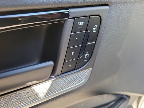 Used 2025 Porsche Cayenne image 20