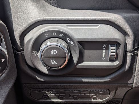 New 2026 Jeep Gladiator Sport AWD/4WD image 18
