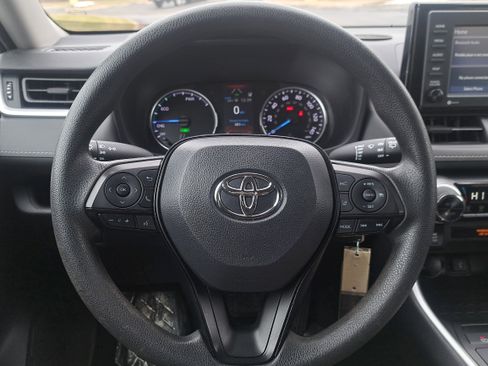 Used 2021 Toyota RAV4 LE image 18