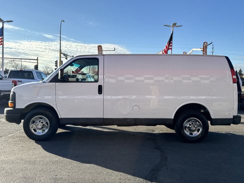 Used 2009 Chevrolet Express 2500 image 7