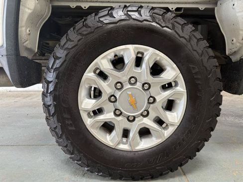 Used 2024 Chevrolet Silverado 3500 LT AWD/4WD image 8