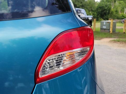Used 2011 MAZDA MAZDA2 Touring FWD image 9