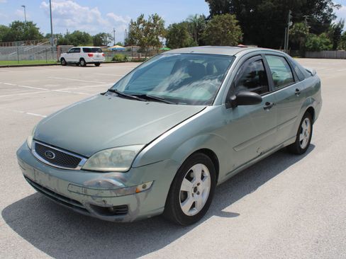 Used 2005 Ford Focus S FWD image 5