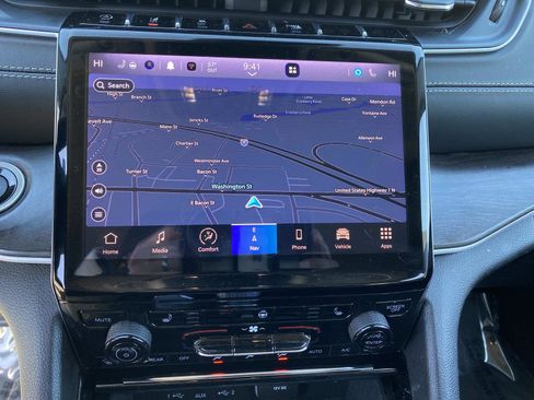 Used 2023 Jeep Grand Cherokee L Limited w/ Black Appearance Package image 11