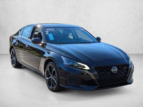 Used 2023 Nissan Altima 2.5 SR image 3