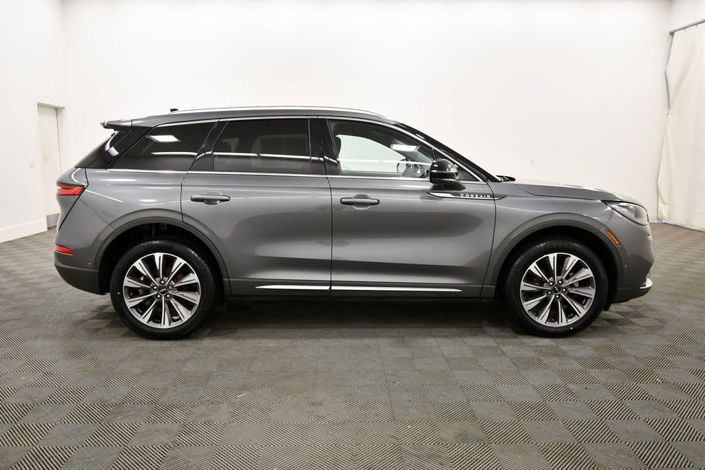 Used 2022 Lincoln Corsair Reserve w/ Equipment Group 201A AWD/4WD image 9