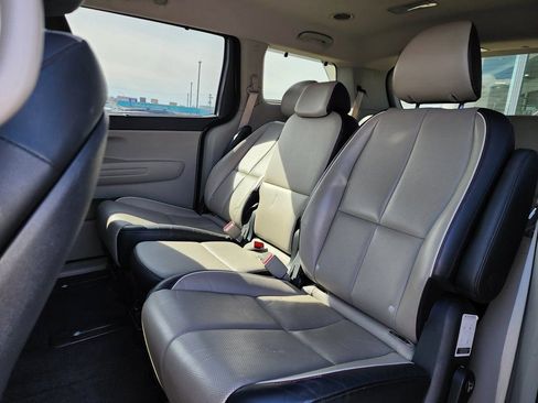 Used 2019 Kia Sedona EX image 11