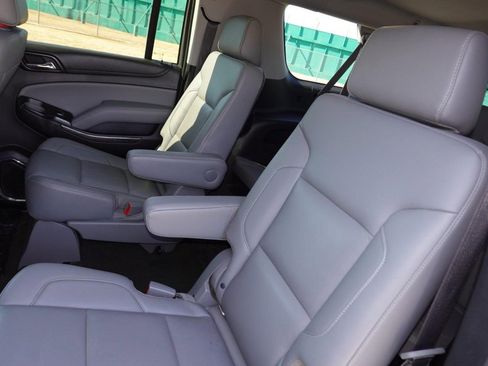 Used 2018 Chevrolet Suburban LT w/ Luxury Package image 18