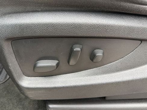 Used 2017 GMC Yukon SLE w/ SLE Value Package image 25