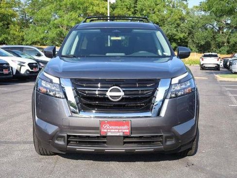 Certified 2025 Nissan Pathfinder SV w/ SV Premium Package FWD image 4