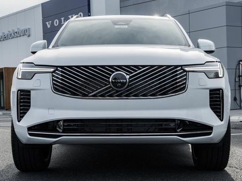 New 2026 Volvo XC90 B6 Ultra image 2