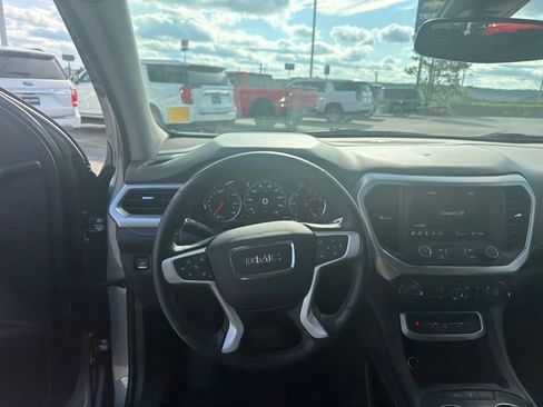 Used 2023 GMC Acadia SLT w/ Technology Package FWD image 13