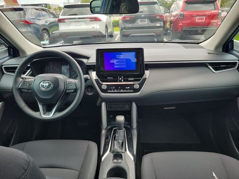 Used 2025 Toyota Corolla Cross LE FWD image 16