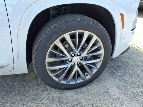 New 2026 Buick Enclave Avenir image 9