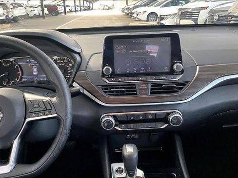 Certified 2024 Nissan Altima 2.5 SV image 7