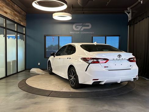 Used 2022 Toyota Camry SE FWD image 5