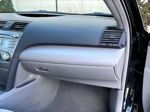 Used 2011 Toyota Camry LE image 18