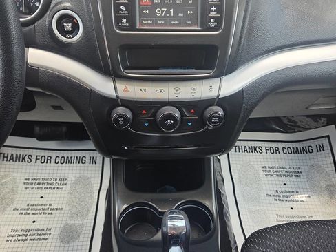 Used 2019 Dodge Journey SE FWD image 10
