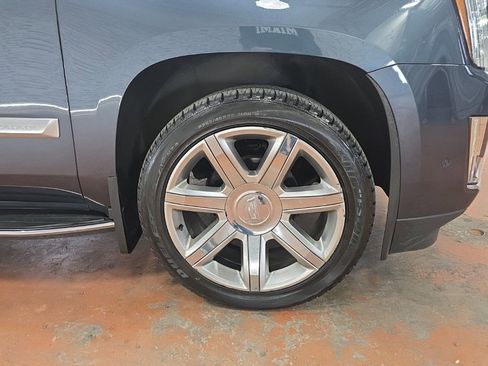 Used 2020 Cadillac Escalade Luxury image 8