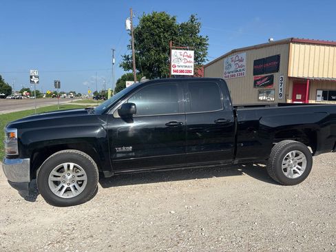 Used 2018 Chevrolet Silverado 1500 LT w/ Texas Edition image 3