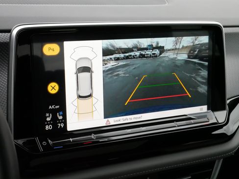 Certified 2025 Volkswagen Atlas Cross Sport SEL R-Line image 32