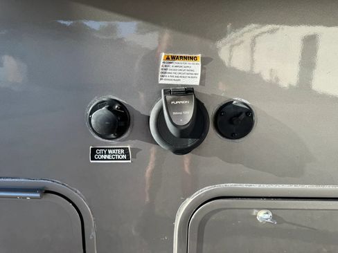 Used 2015 Ford E-450 and Econoline 450 Super Duty w/ Motorhome Prep Package RWD image 12