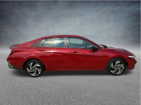 Used 2025 Hyundai Elantra Sport FWD image 11