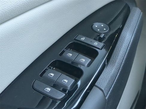 Used 2025 Kia Sportage EX image 25