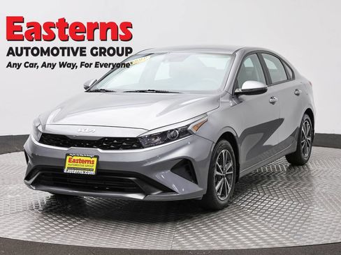 Used 2023 Kia Forte LXS w/ LXS Technology Package FWD image 1