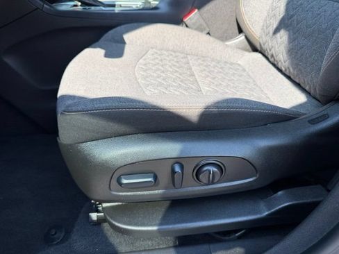 Used 2024 Chevrolet Equinox LT FWD image 18