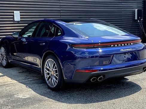 New 2025 Porsche Panamera 4 image 3