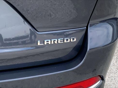 Used 2024 Jeep Grand Cherokee Laredo X AWD/4WD image 9