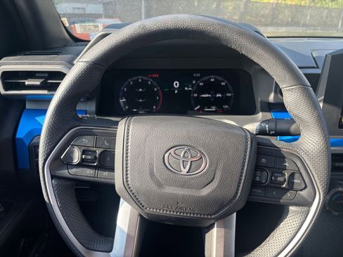 Used 2025 Toyota Tacoma TRD Off-Road image 32