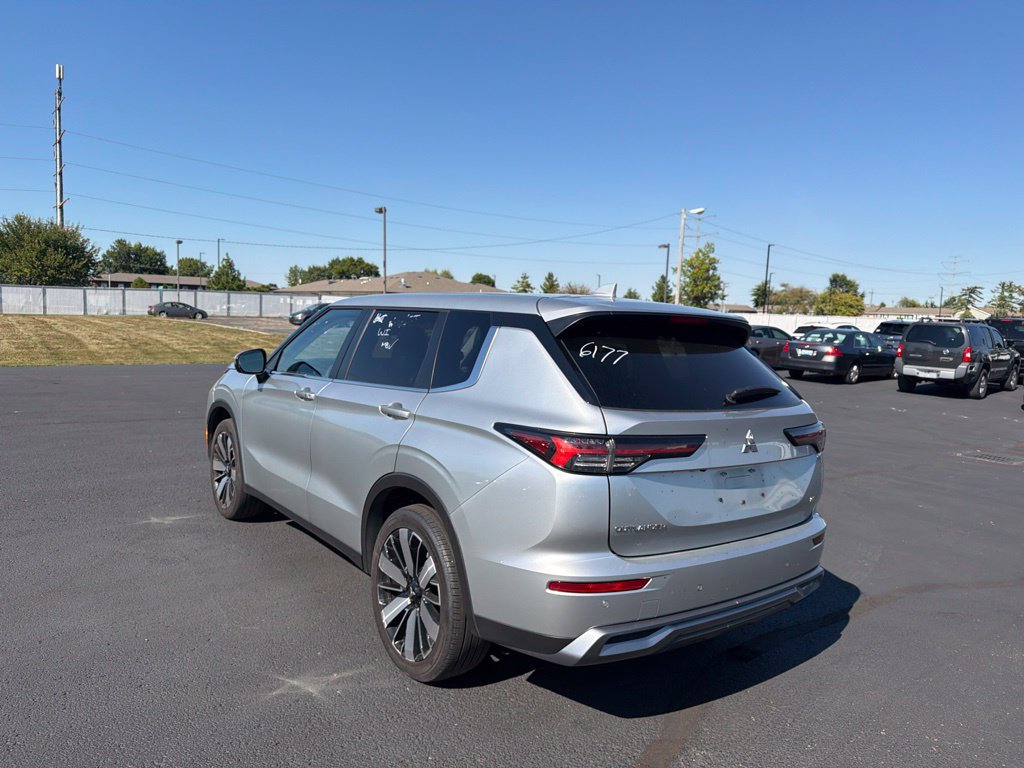 Used 2025 Mitsubishi Outlander SE AWD/4WD image 5