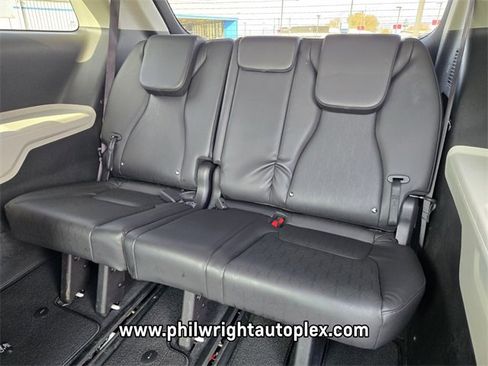 Used 2024 Kia Carnival LX image 10