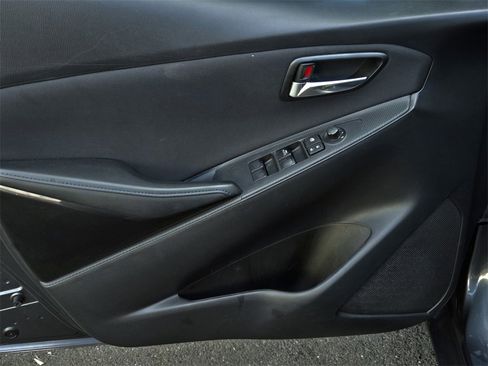 Used 2016 Scion iA image 10