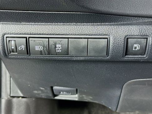 Used 2025 Toyota Corolla SE image 14