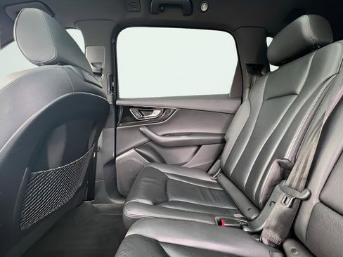 Used 2017 Audi Q7 3.0T Premium image 19