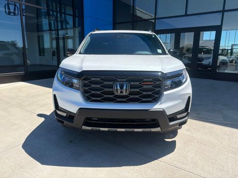 Used 2023 Honda Passport TrailSport image 2