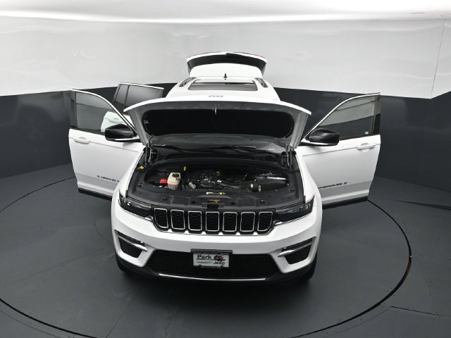 Used 2023 Jeep Grand Cherokee Limited AWD/4WD image 25