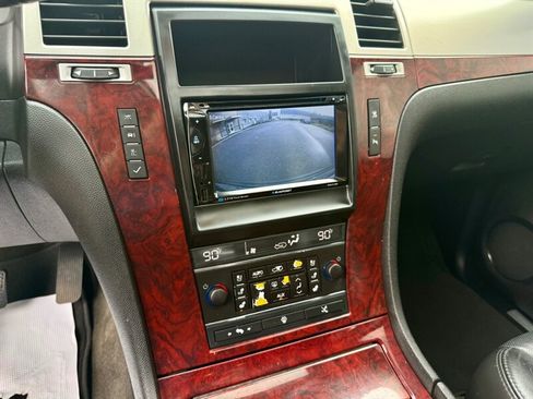 Used 2007 Cadillac Escalade AWD w/ Information Package image 12