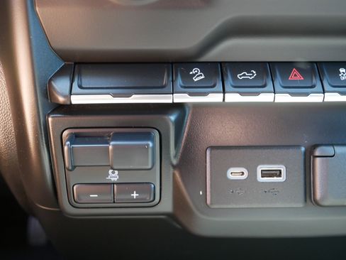 Used 2021 Chevrolet Silverado 1500 Custom Trail Boss w/ LPO, Dark Essentials Package AWD/4WD image 31