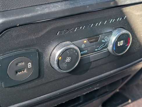 Used 2021 Ford Expedition XLT image 28