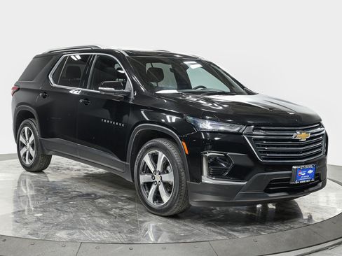 Used 2023 Chevrolet Traverse LT w/ LT Premium Package AWD/4WD image 9