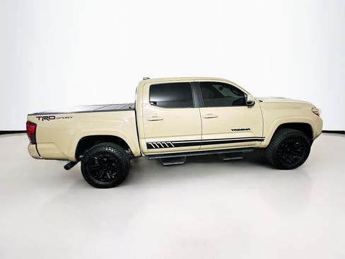 Used 2018 Toyota Tacoma TRD Sport w/ Technology Package image 10
