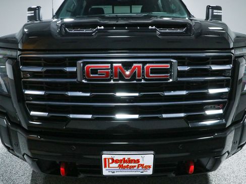 Used 2024 GMC Sierra 2500 AT4 w/ AT4 Premium Plus Package AWD/4WD image 4