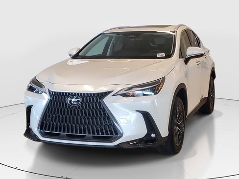 Used 2025 Lexus NX 250 FWD w/ Accessory Package (Z1) image 4