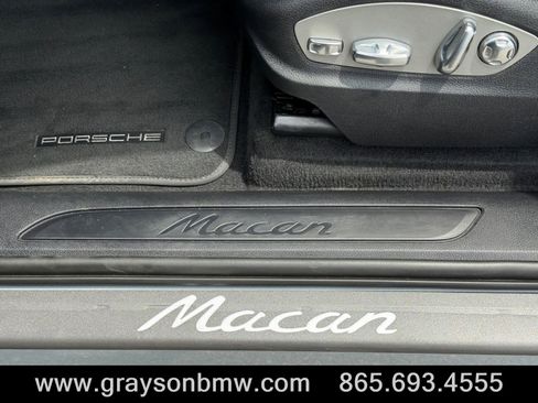Used 2024 Porsche Macan AWD/4WD image 13