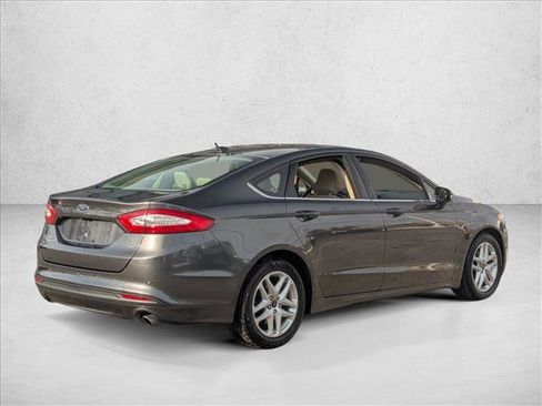Used 2016 Ford Fusion SE image 5